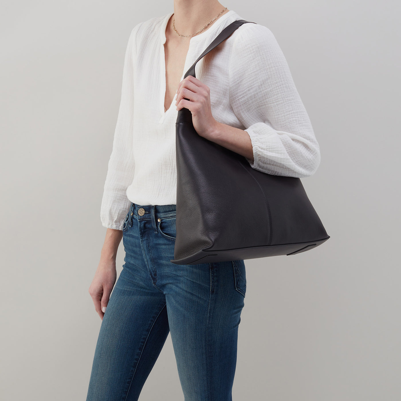 Joni Large Shoulder Bag in Veg Tanned Leather - Black – HOBO