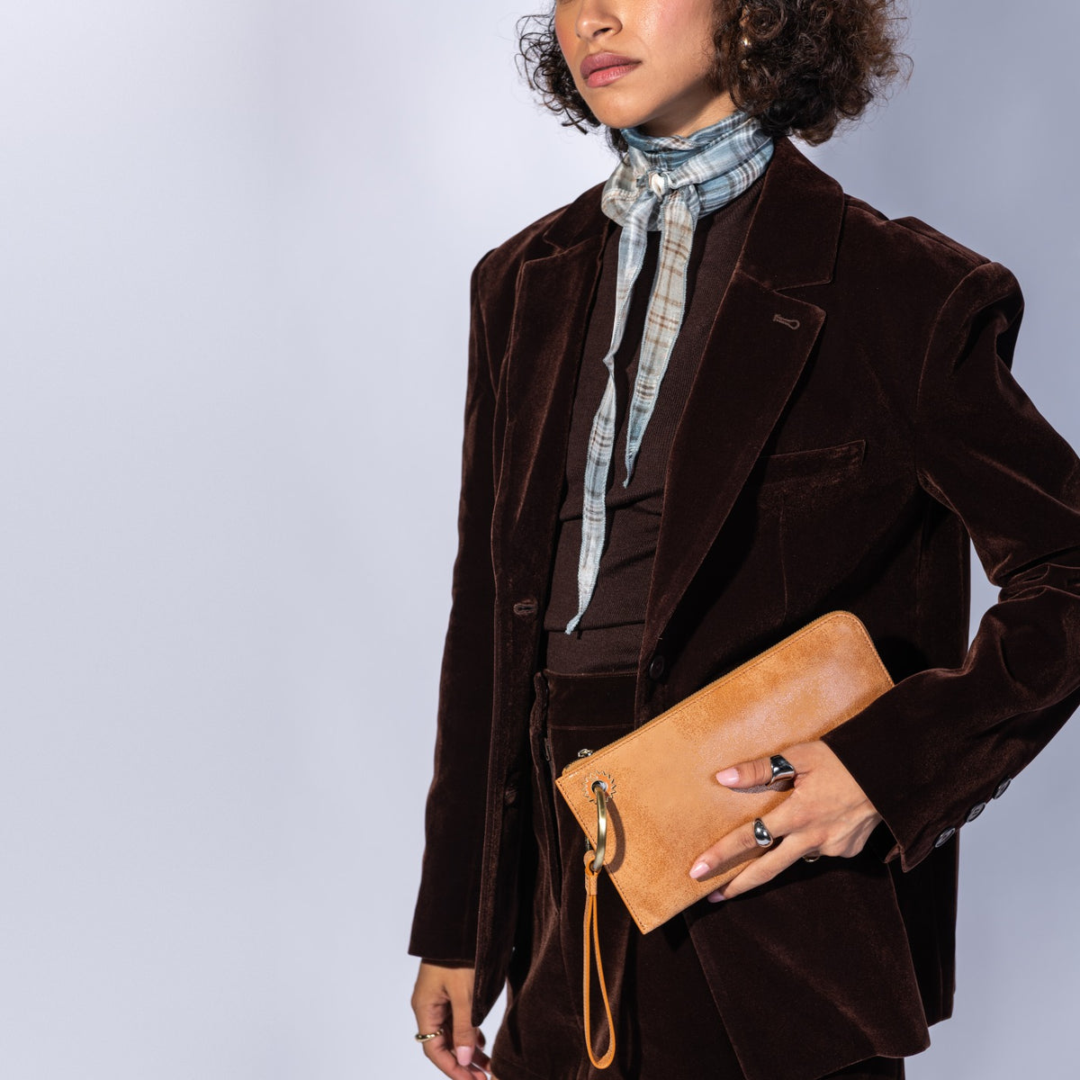 Jett Wristlet In Buffed Leather - Whiskey