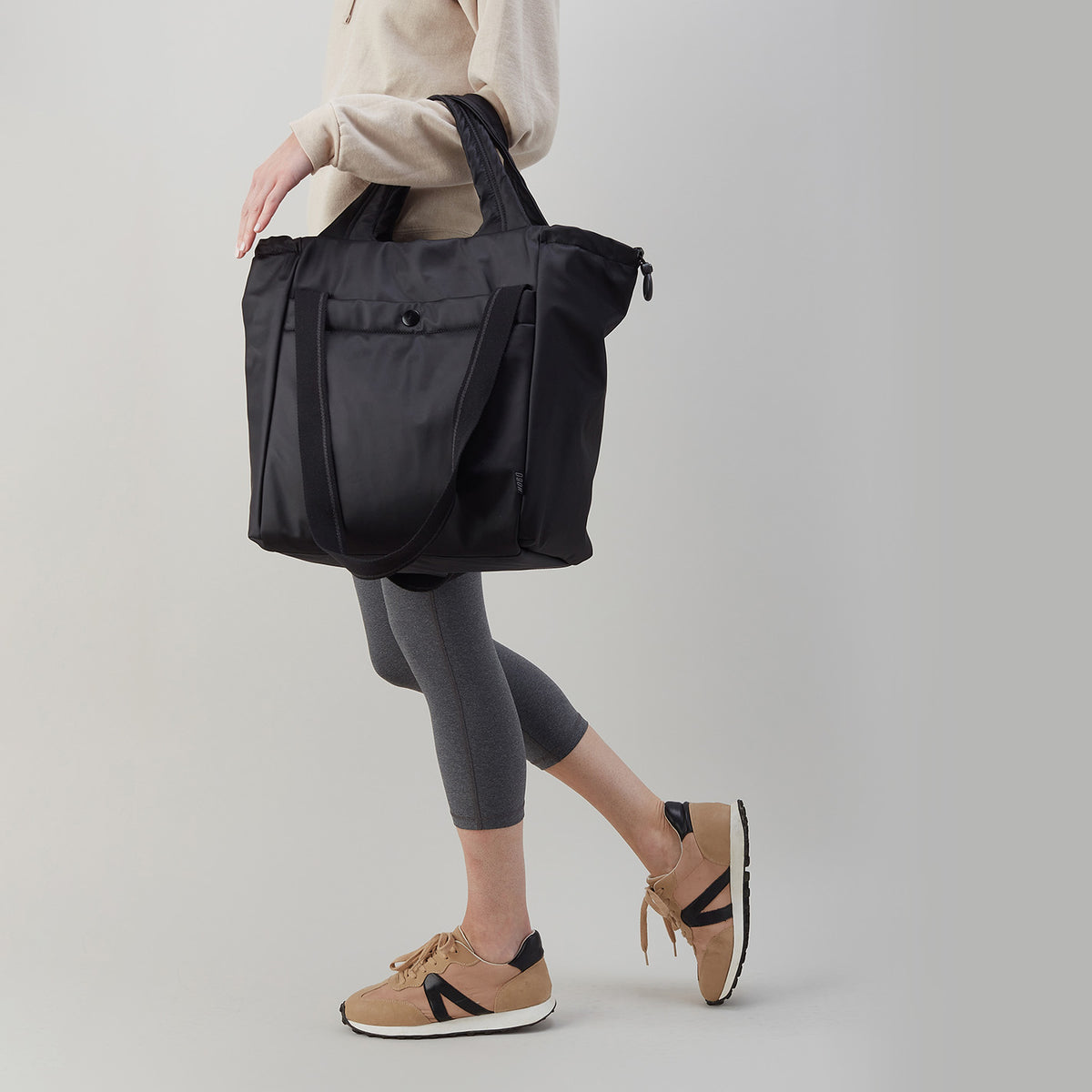 PLACES TO GO Tote in caRefiber recycled nylon - Jet