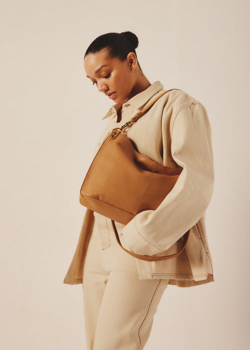 Pier Shoulder Bag in Pebbled Leather Sandstorm HOBO