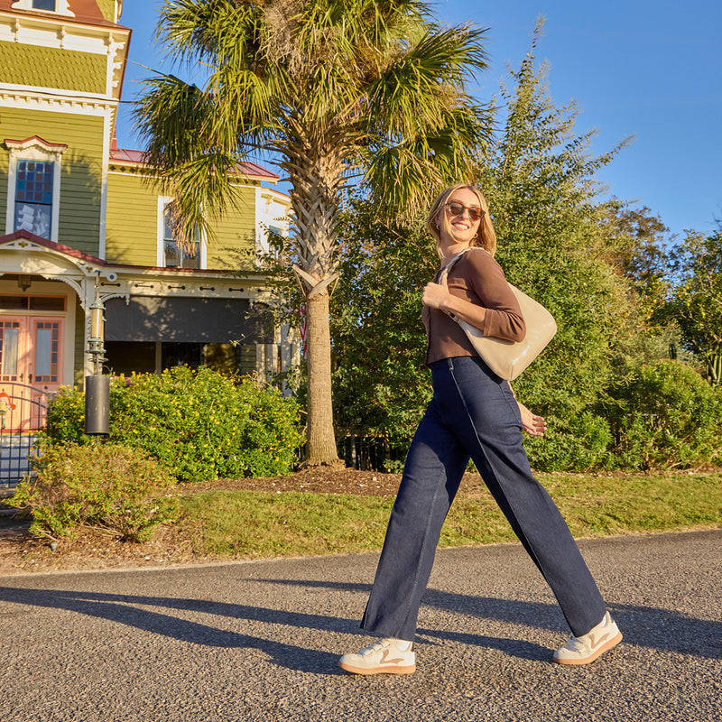 Madison Shoulder Bag In Gloss Leather - Stone Gloss