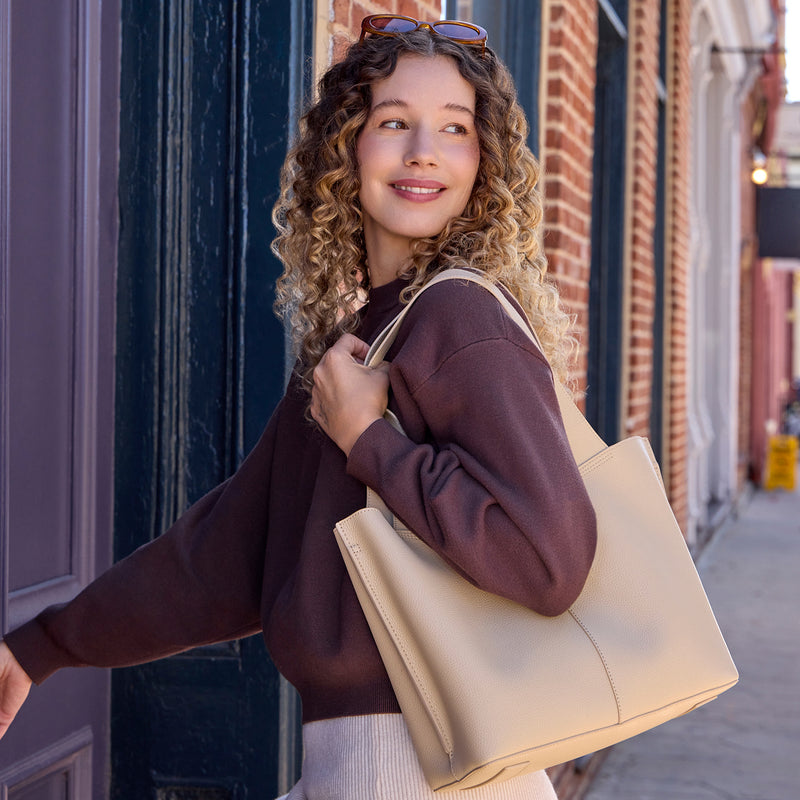Vida Tote In Micro Pebbled Leather - Almond