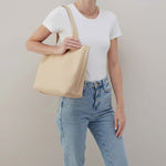 Vida Tote In Micro Pebbled Leather - Almond