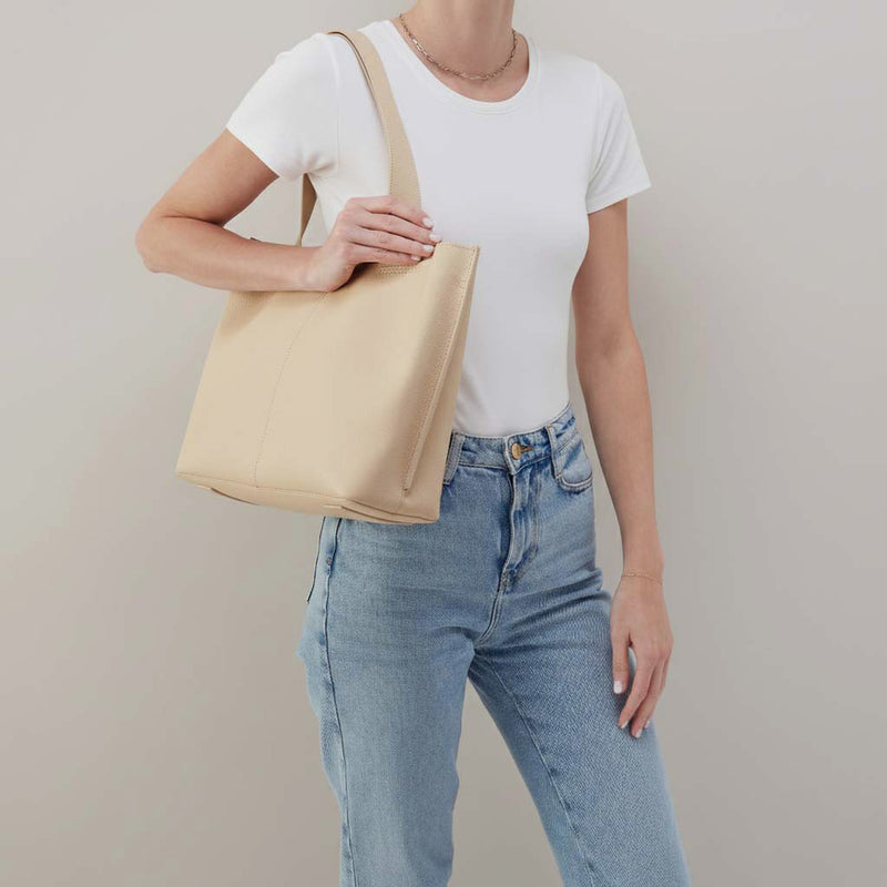 Vida Tote In Micro Pebbled Leather - Almond