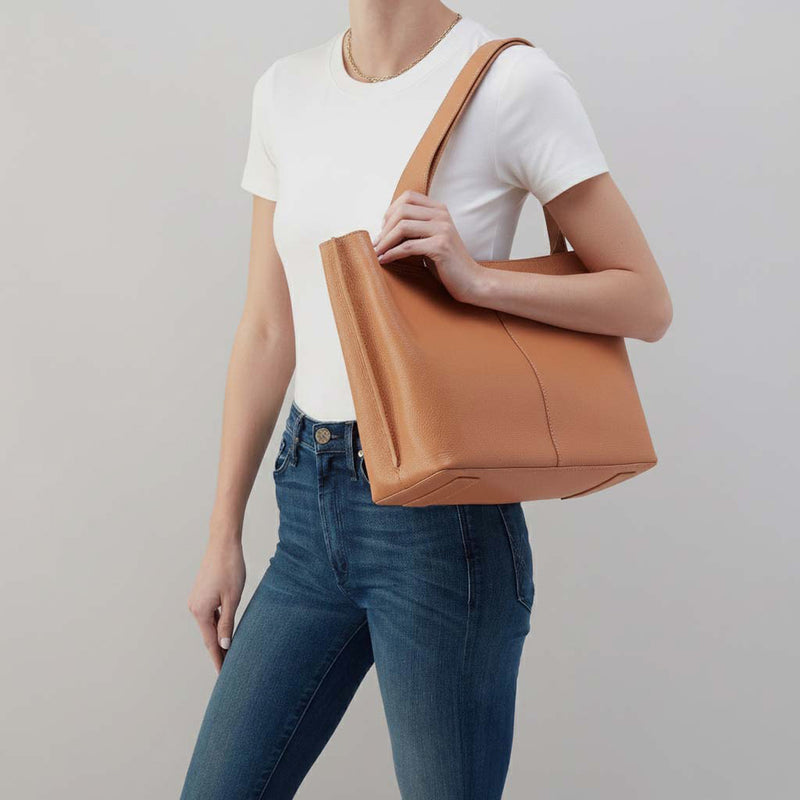 Vida Tote In Micro Pebbled Leather - Biscuit