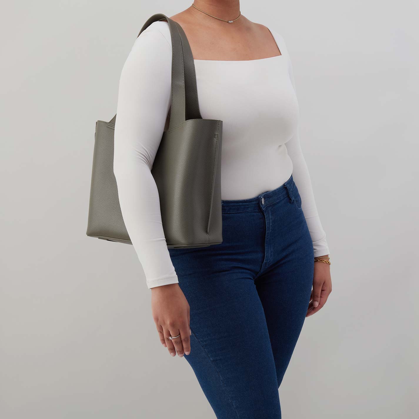 Vida Tote in Micro Pebbled Leather - Desert Palm – HOBO