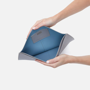 Vida Laptop Sleeve in Micro Pebbled Leather - Morning Dove Grey