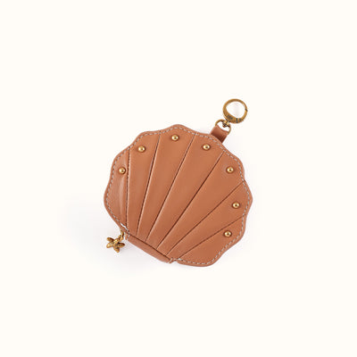 Seashell Clip Pouch in Smooth Leather - Warm Cashew