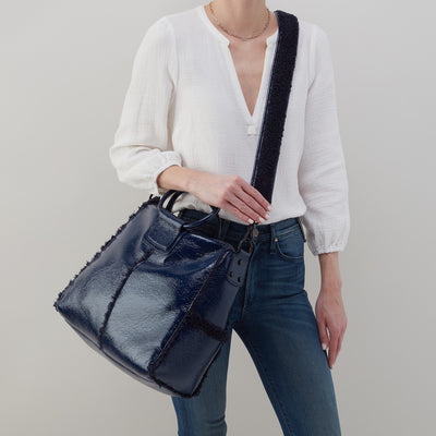 Sheila Large Satchel in Patent PU With Faux Shearling - Deep Indigo