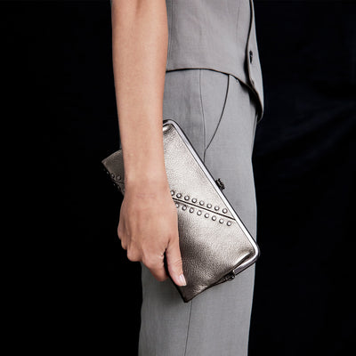 Lauren Clutch-Wallet in Pebbled Metallic Leather With Studs - Pewter