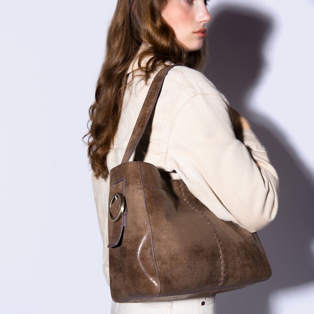 Render Shoulder Bag In Buffed Leather - Mocha