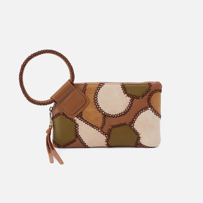 Sable Wristlet In Pebbled Leather - Timber Brown