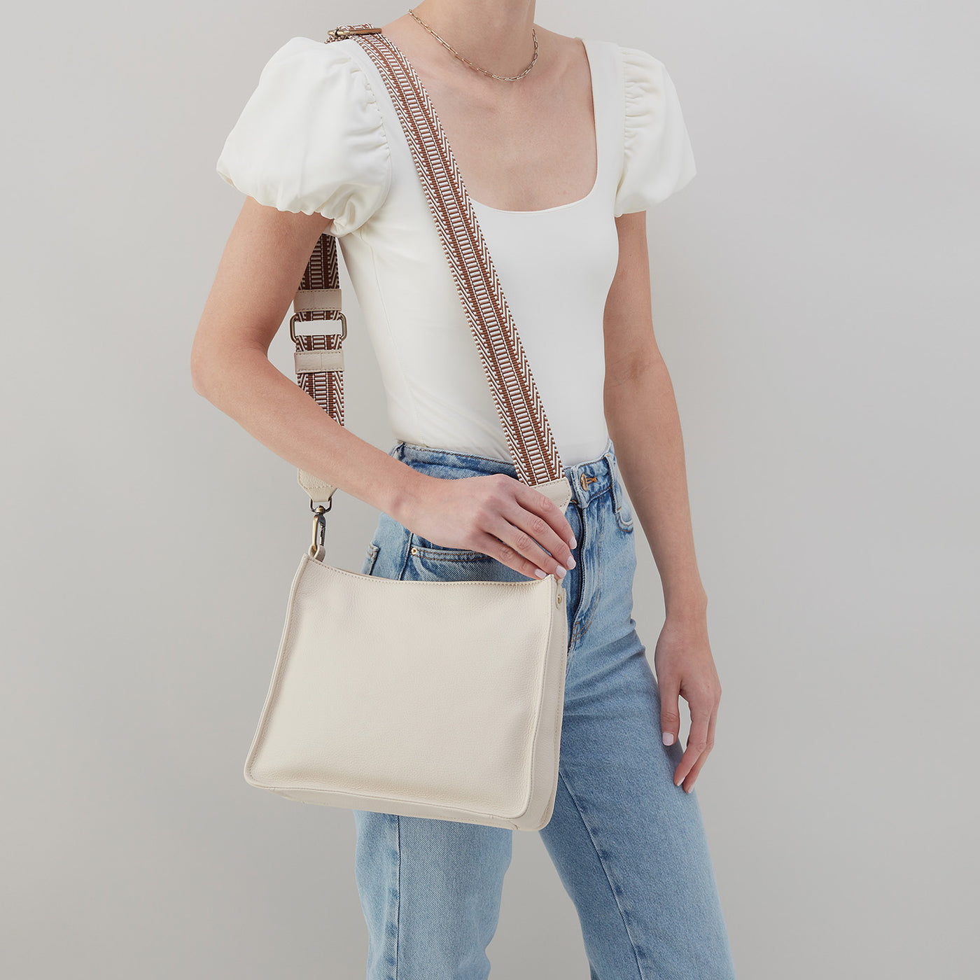 Cass Crossbody In Pebbled Leather - Ivory