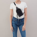 Cass Small Sling In Pebbled Leather - Black