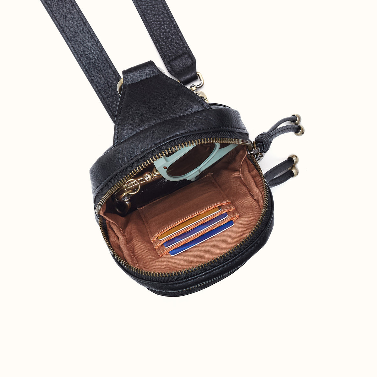 Cass Small Sling In Pebbled Leather - Black