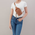 Cass Small Sling In Pebbled Leather - Brown Sugar