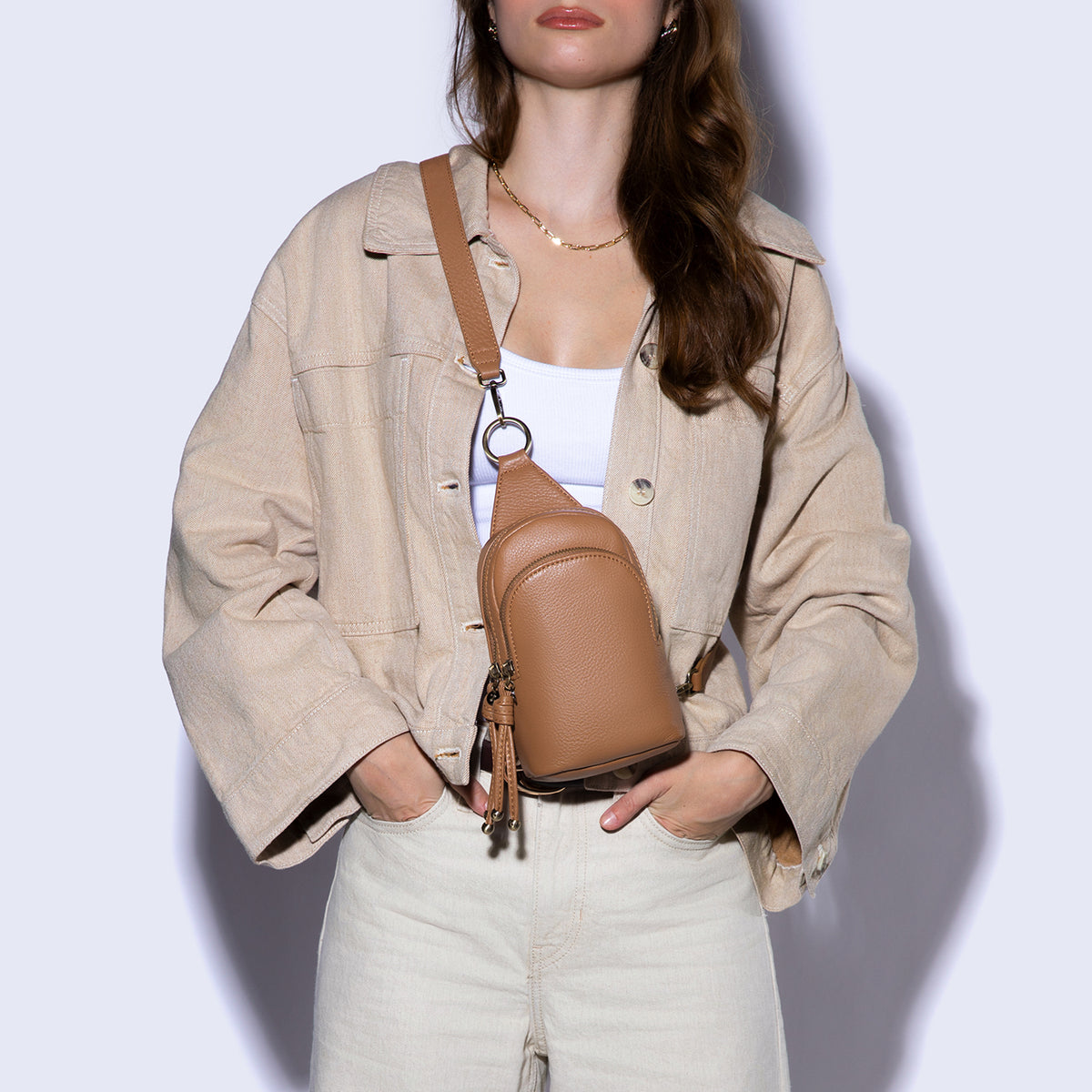 Cass Small Sling In Pebbled Leather - Brown Sugar