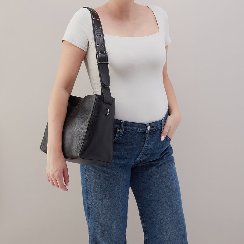 Render Shoulder Bag In Pebbled Leather - Black