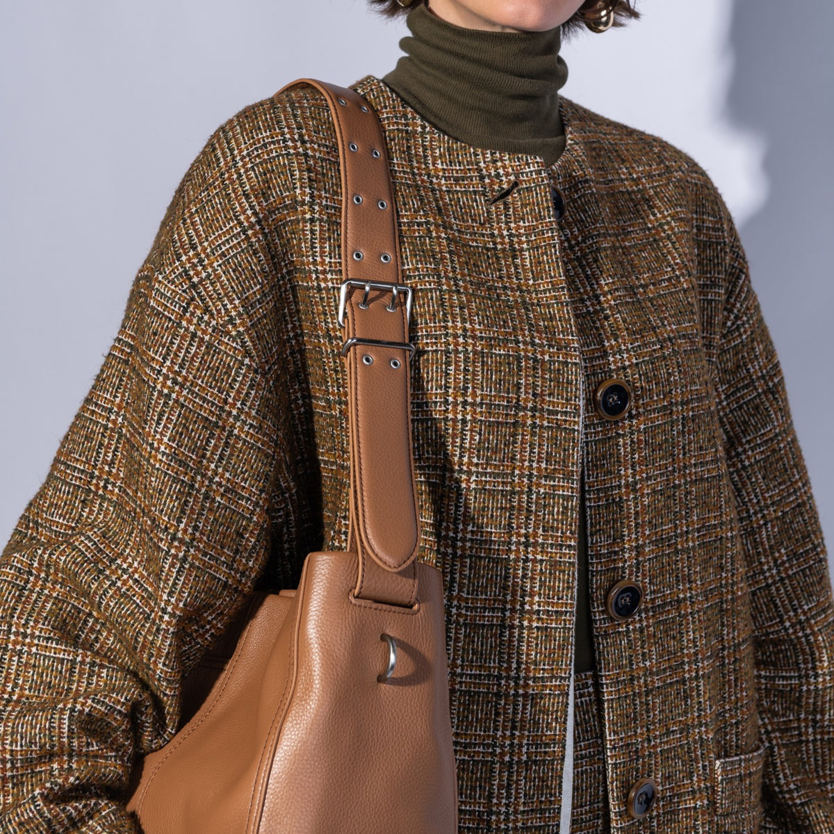 Render Shoulder Bag in Pebbled Leather - Brown Sugar