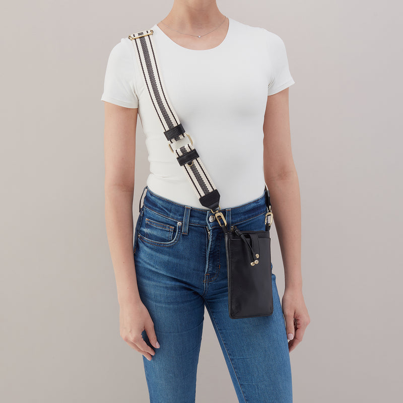 Cass Phone Crossbody In Pebbled Leather - Black