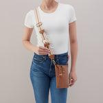 Cass Phone Crossbody In Pebbled Leather - Brown Sugar