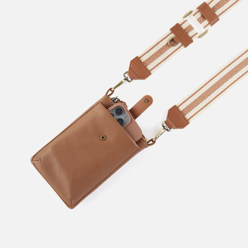 Cass Phone Crossbody In Pebbled Leather - Brown Sugar