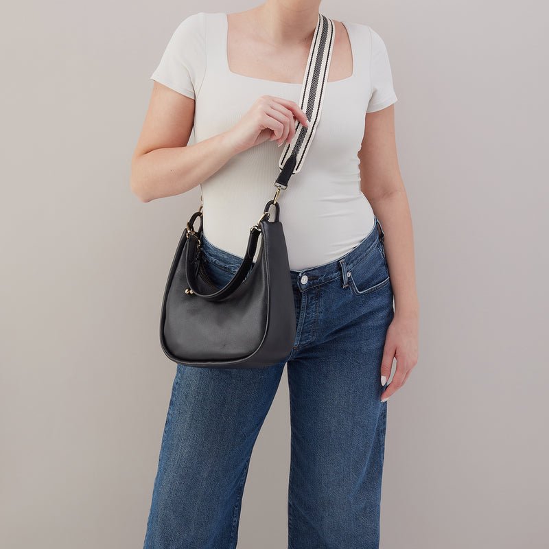 Cass Small Shoulder In Pebbled Leather - Black