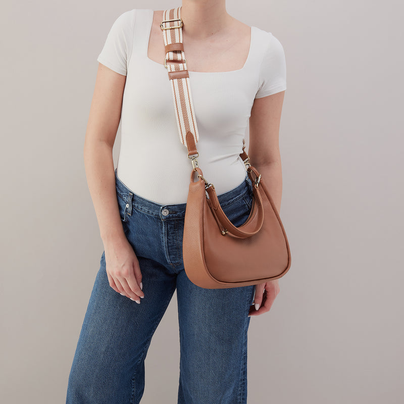 Cass Small Shoulder In Pebbled Leather - Brown Sugar