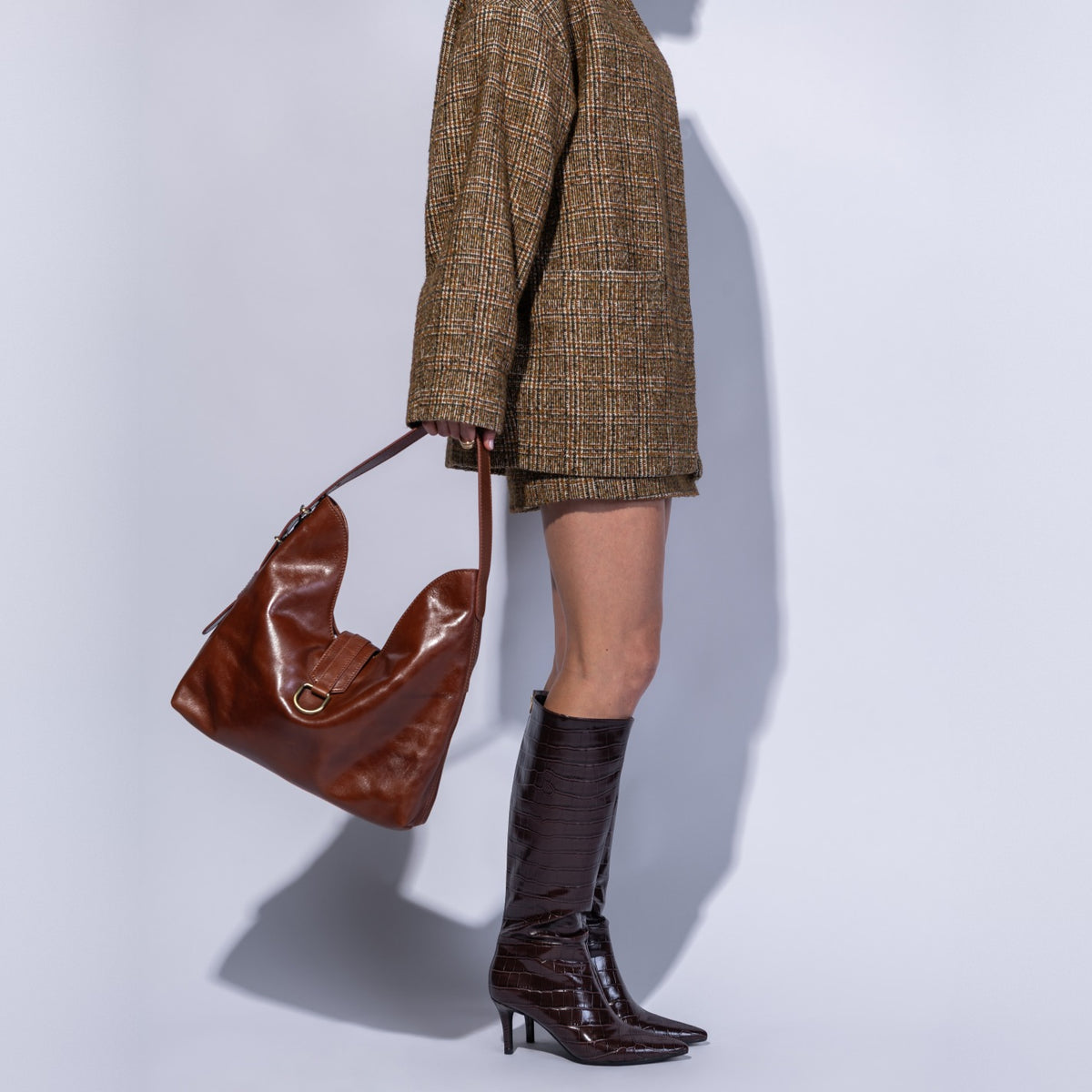 Atlas Hobo Bag In Patina Leather - Pecan Ridge