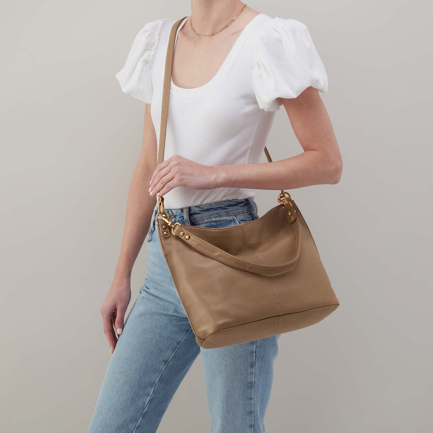 (取寄) ホーボー レディース ピア HOBO women Pier Cedar Sagebrush Pier Shoulder Bag in Pebbled Leather - Cedar Sagebrush – HOBO