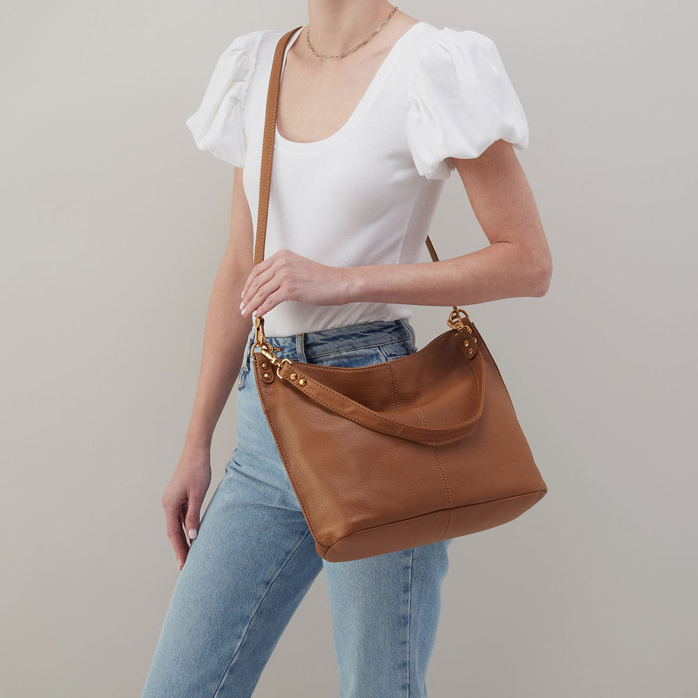 Pier Shoulder Bag In Pebbled Leather - Sandstorm – HOBO
