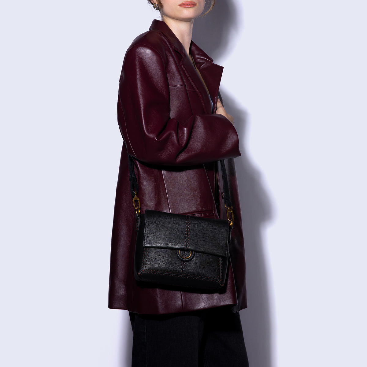Austin Flap Crossbody In Pebbled Leather - Black