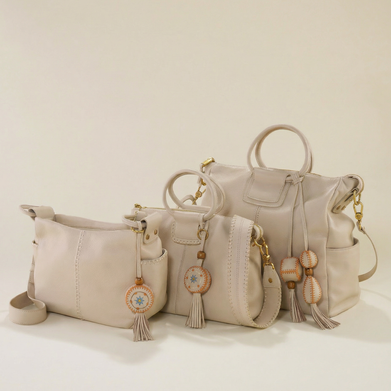 Sheila Crossbody With Charm In Pebbled Leather - Stonewash