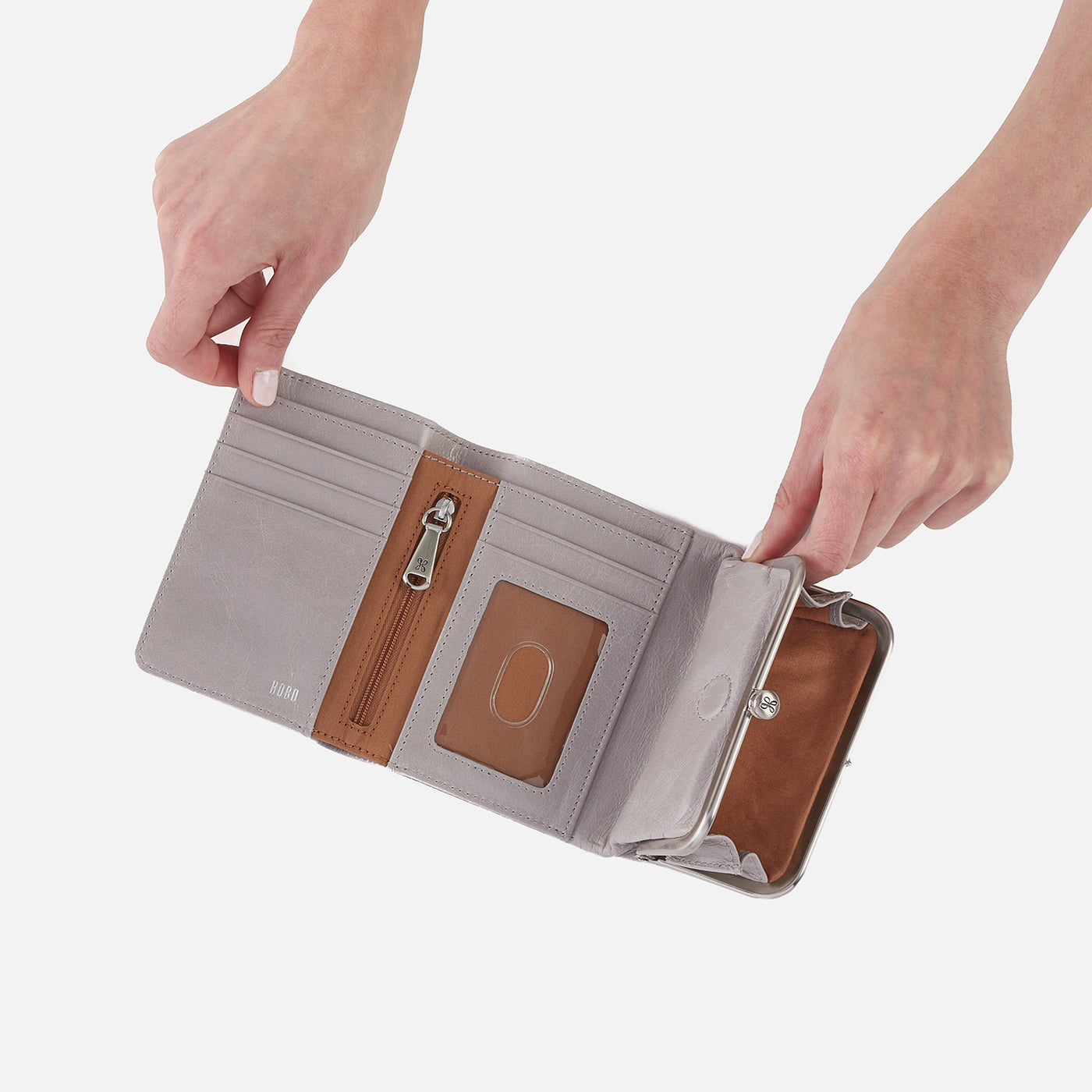 Robin Compact Wallet in Polished Leather - Light Grey