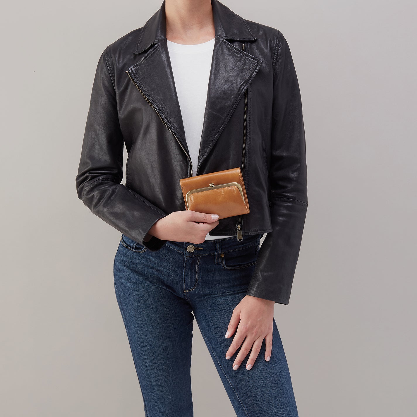 Robin Compact Wallet in Polished Leather - Truffle – HOBO