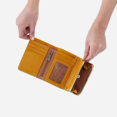 Robin Compact Wallet in Polished Leather - Warm Amber