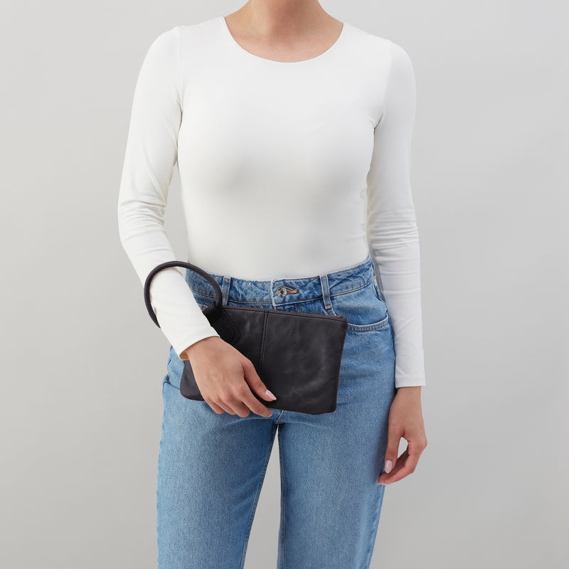 Sable Wristlet In Polished Leather - Black