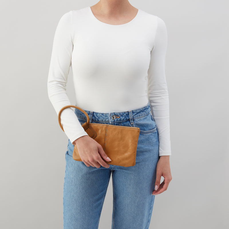 Sable Wristlet in Polished Leather - Natural
