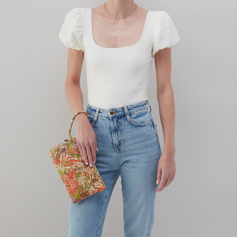 Sable Wristlet in Printed Leather - Tropic Print