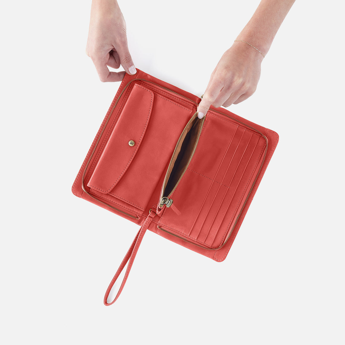 Evolve Wristlet In Polished Leather - Pink Mirage