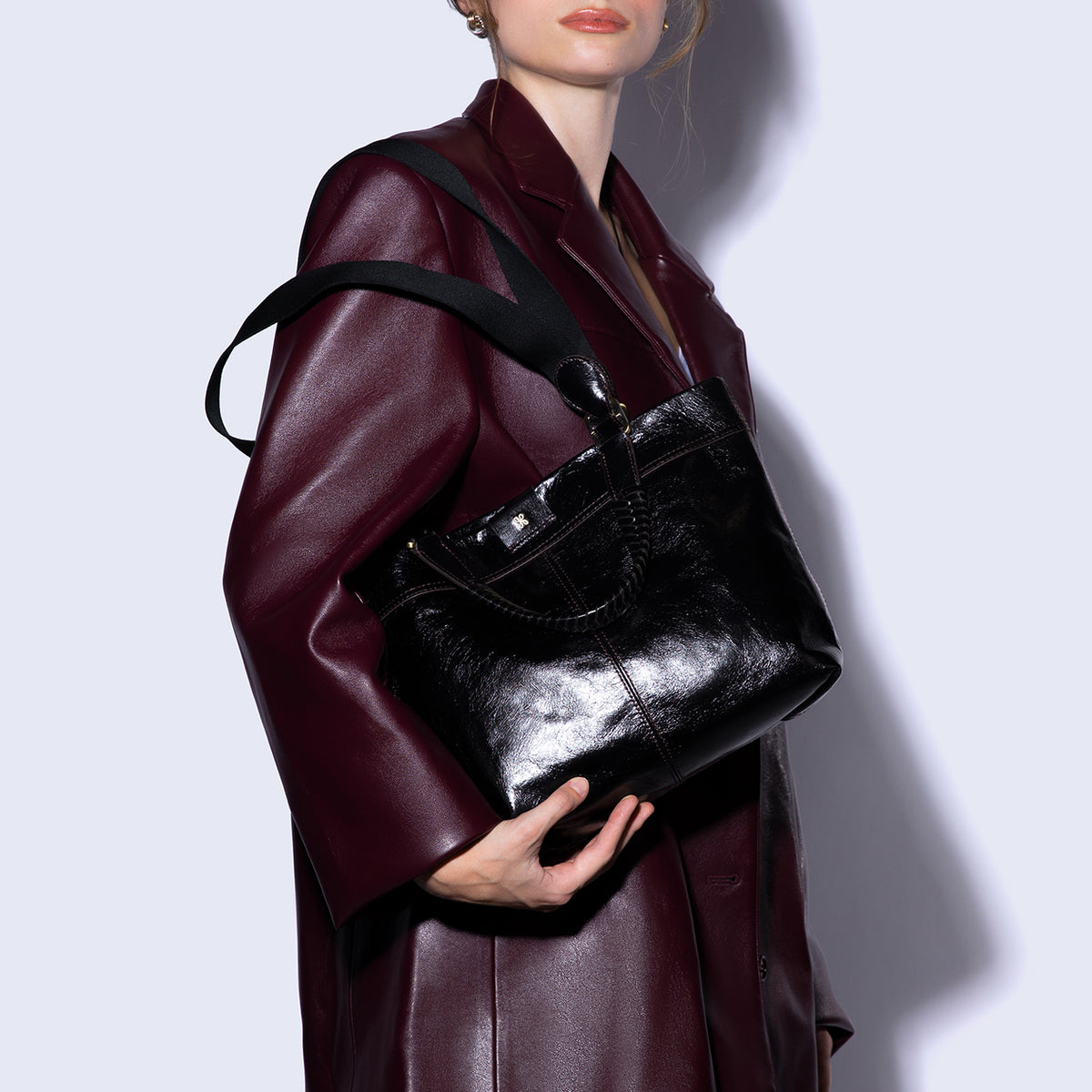 Romy Medium Tote in Polished Leather - Black