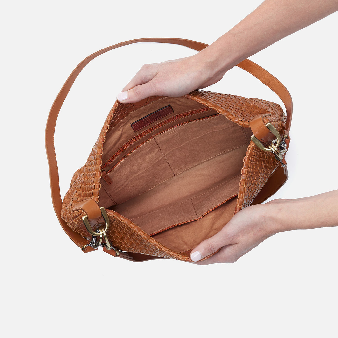 Pier Shoulder Bag in Wave Weave Leather - Wheat