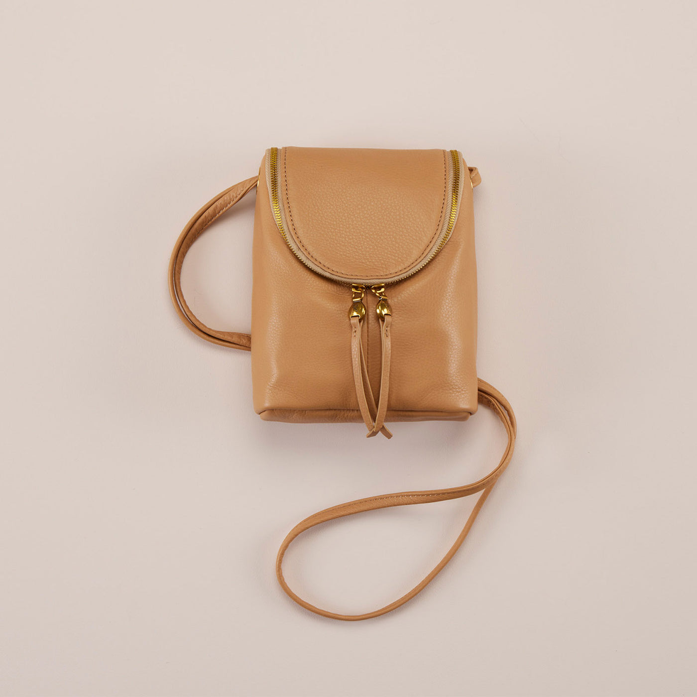 Fern Crossbody in Pebbled Leather - Sandstorm