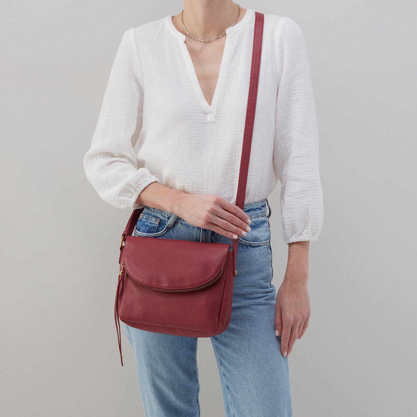 Fern Messenger Crossbody in Pebbled Leather - Red Pear
