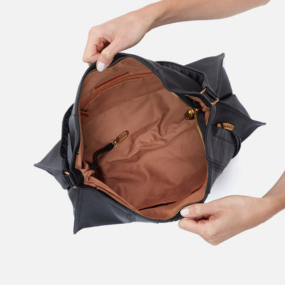Ellis Shoulder Bag in Pebbled Leather - Black