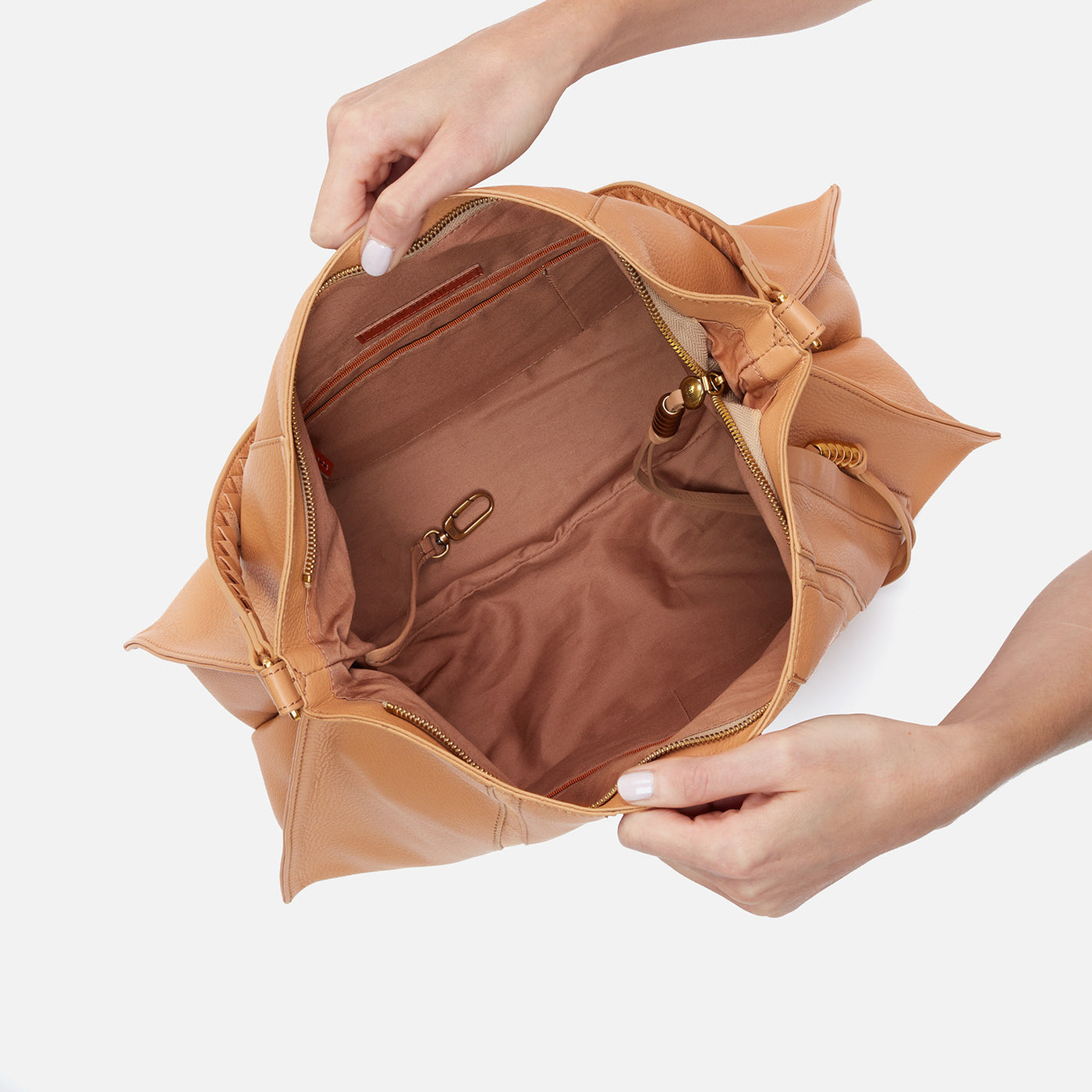 Ellis Shoulder Bag in Pebbled Leather - Sandstorm